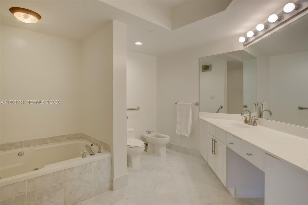 3600 Yacht Club Dr, Unit 703, Aventura, FL 33180 Photo