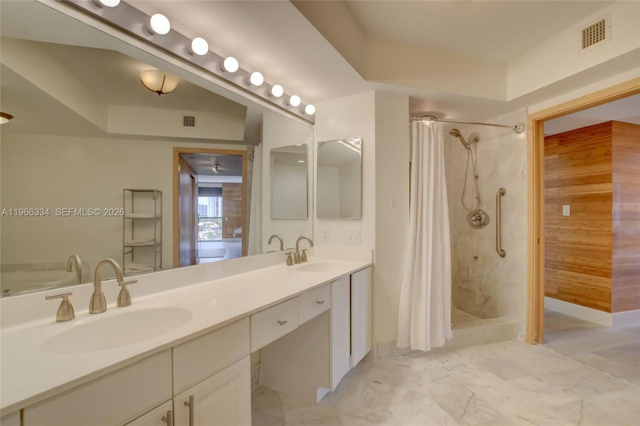 3600 Yacht Club Dr, Unit 703, Aventura, FL 33180 Photo