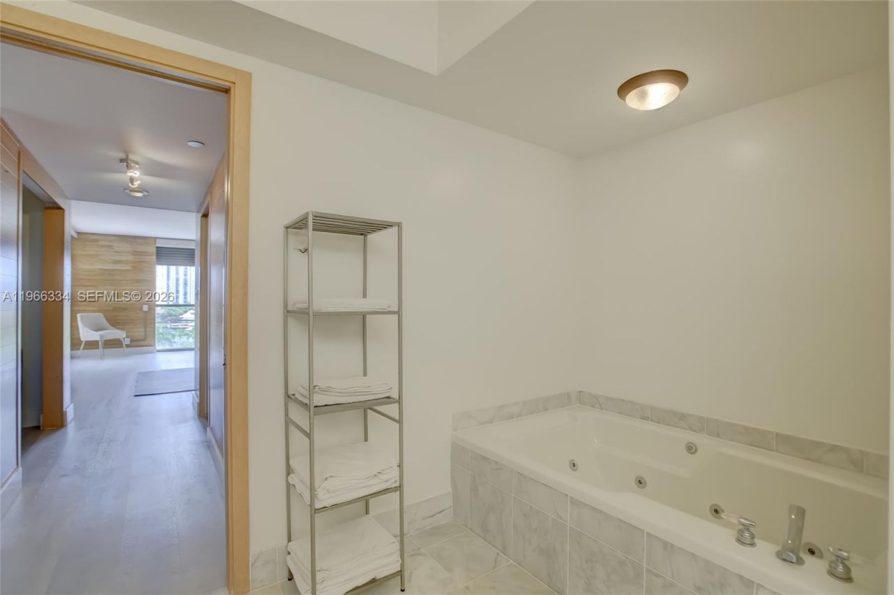 3600 Yacht Club Dr, Unit 703, Aventura, FL 33180 Photo