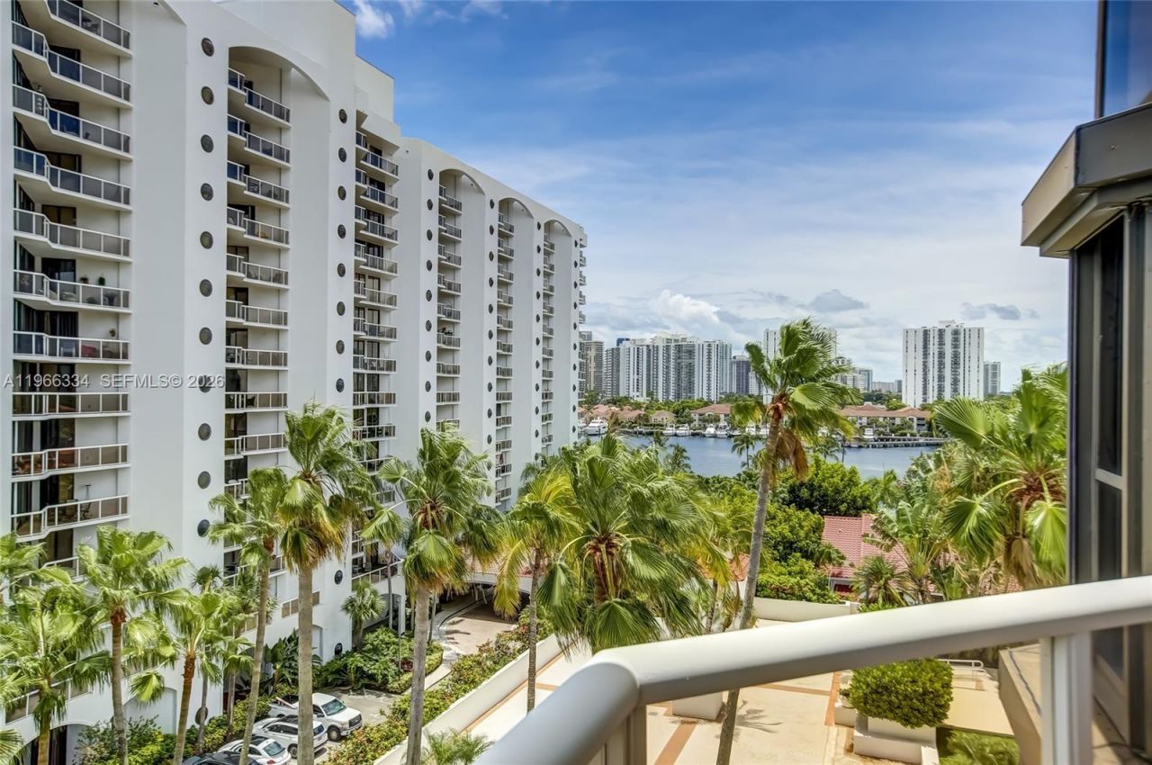 3600 Yacht Club Dr, Unit 703, Aventura, FL 33180 Photo