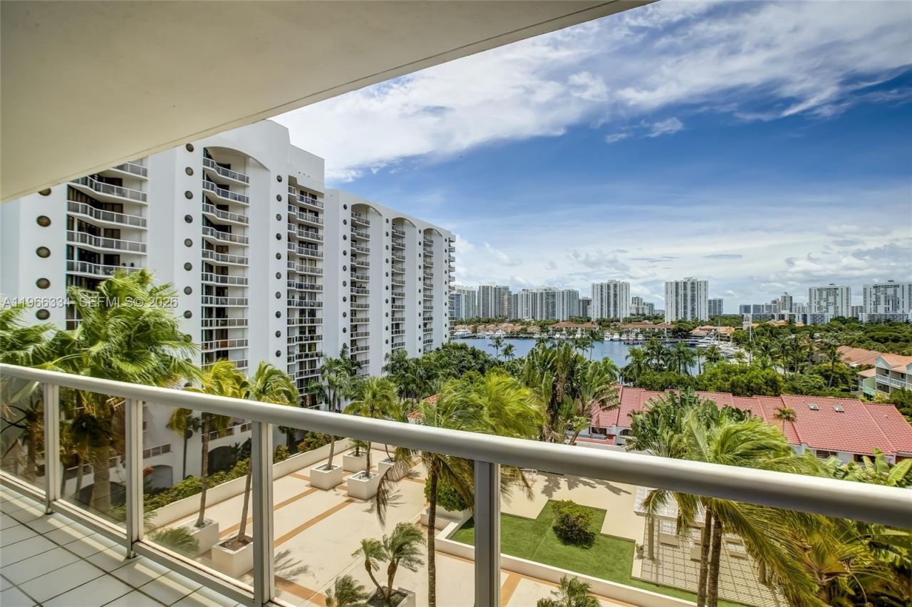 3600 Yacht Club Dr, Unit 703, Aventura, FL 33180 Photo
