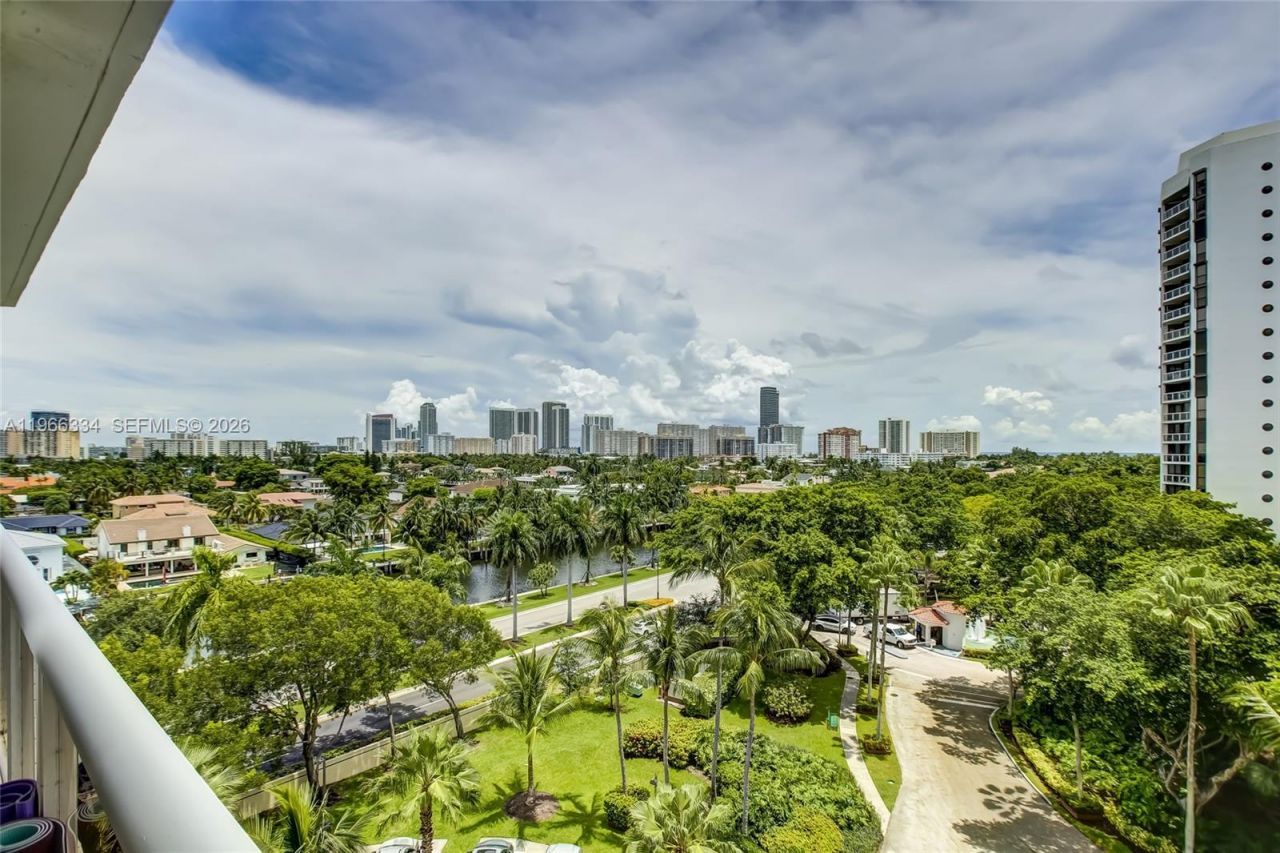 3600 Yacht Club Dr, Unit 703, Aventura, FL 33180 Photo