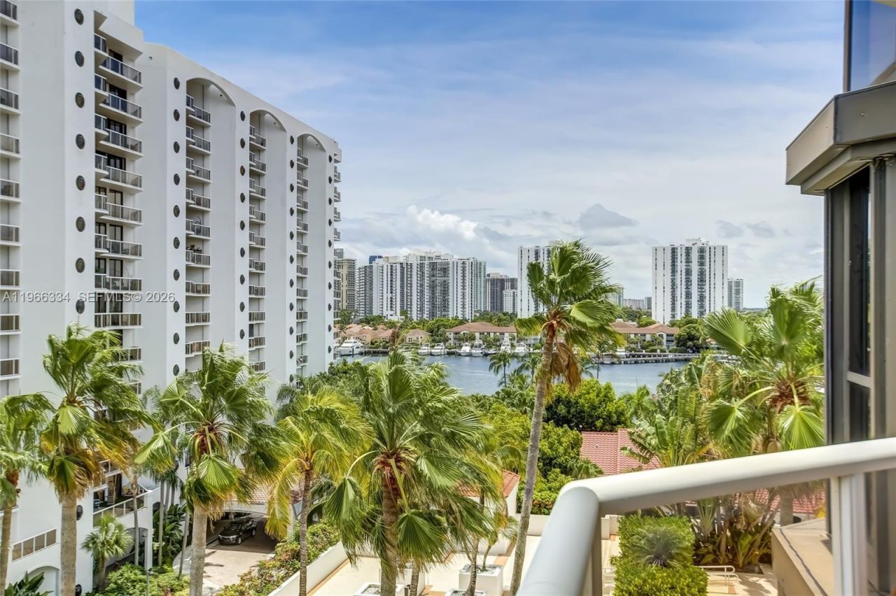 3600 Yacht Club Dr, Unit 703, Aventura, FL 33180 Photo