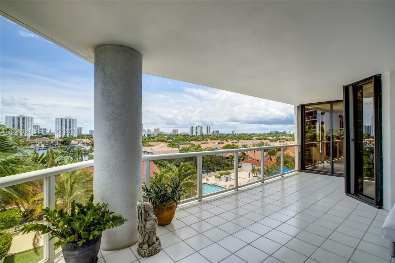 3600 Yacht Club Dr, Unit 703, Aventura, FL 33180 Photo