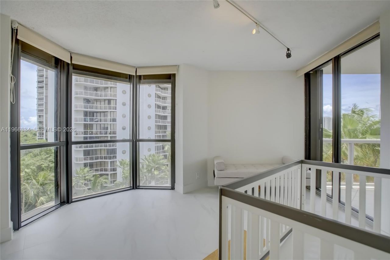 3600 Yacht Club Dr, Unit 703, Aventura, FL 33180 Photo