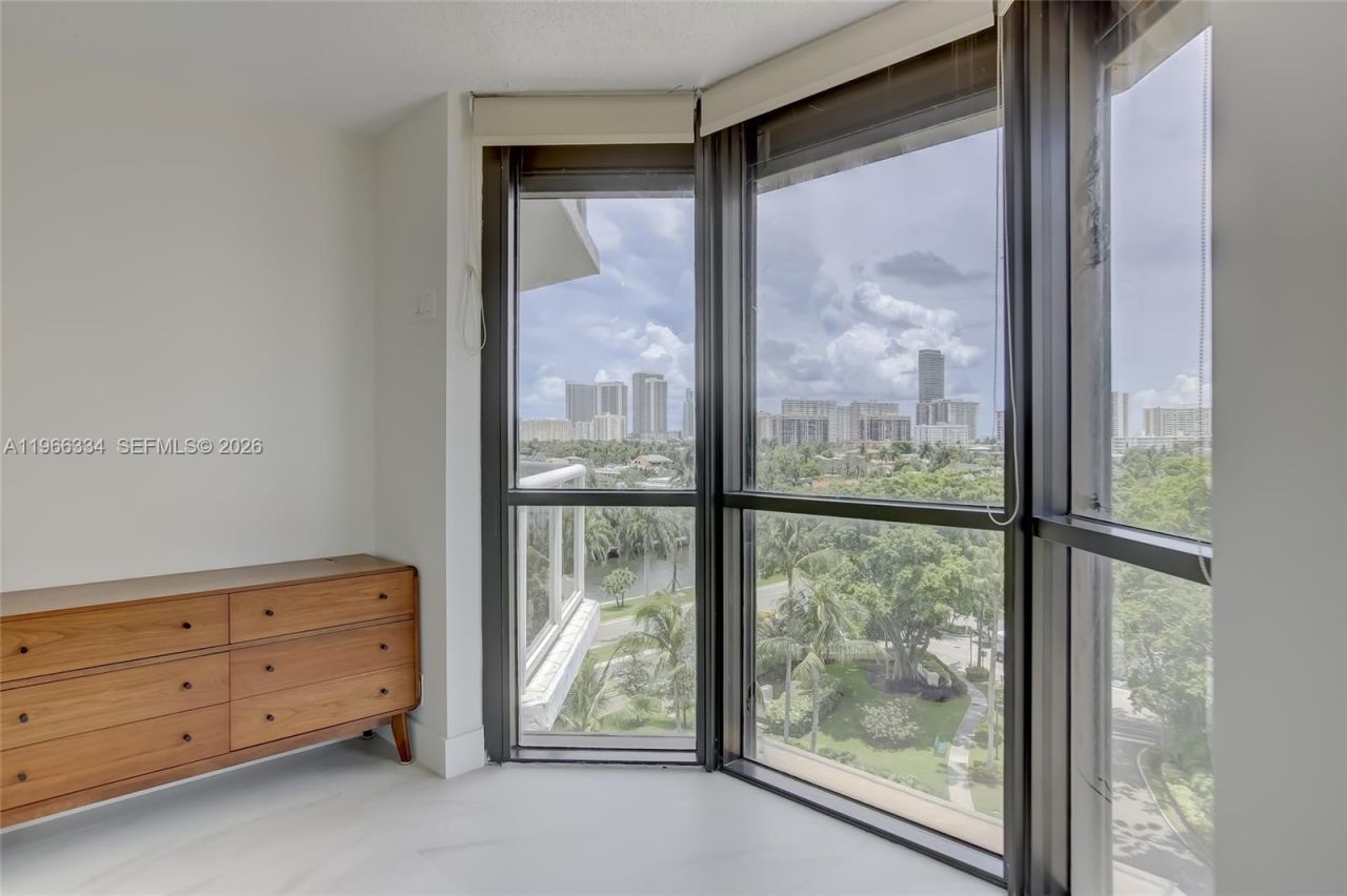 3600 Yacht Club Dr, Unit 703, Aventura, FL 33180 Photo
