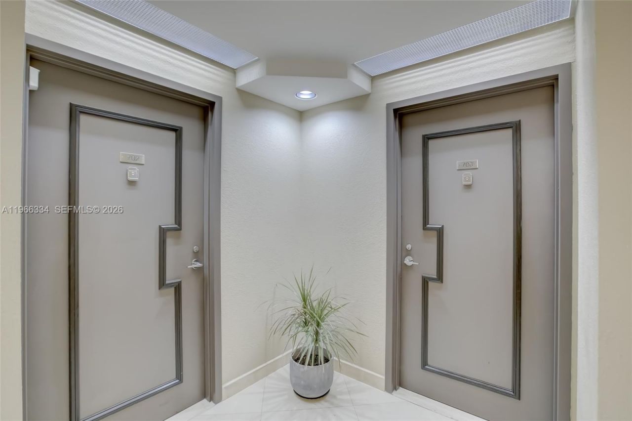 3600 Yacht Club Dr, Unit 703, Aventura, FL 33180 Photo