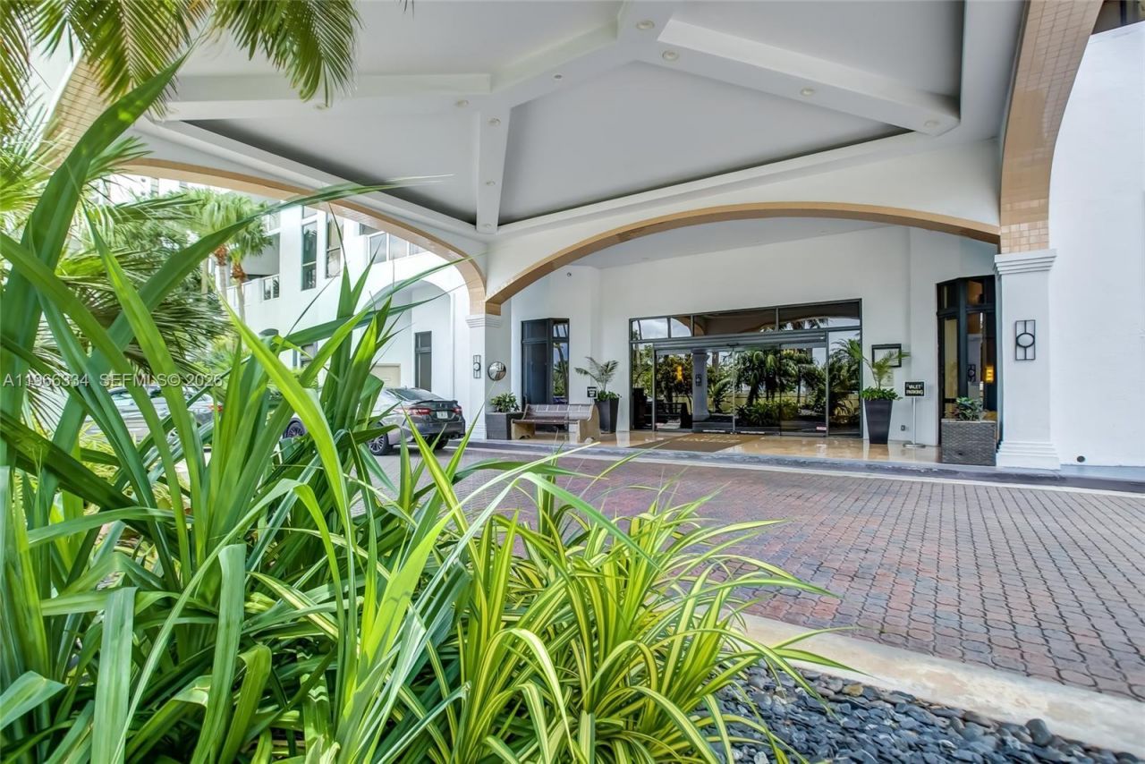 3600 Yacht Club Dr, Unit 703, Aventura, FL 33180 Photo