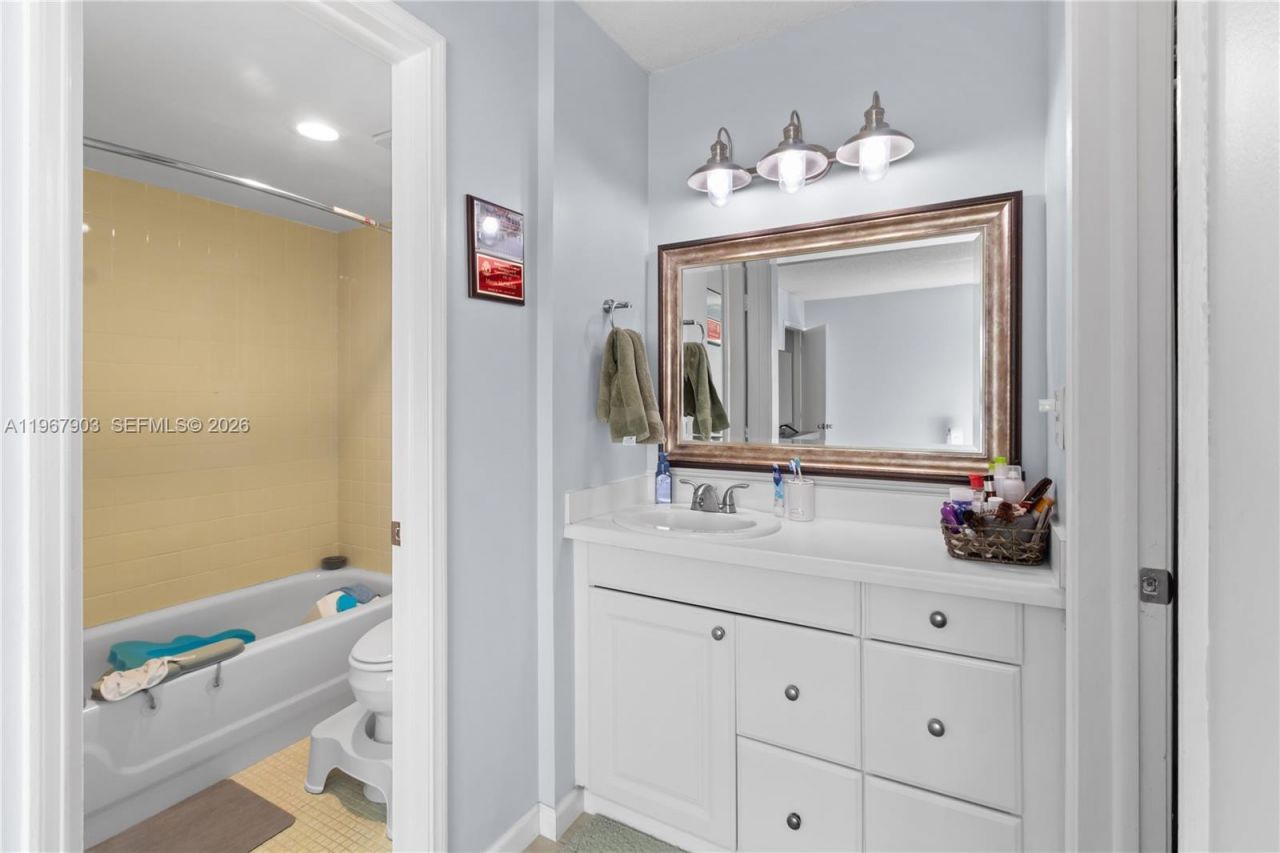 9440 Tangerine Pl, Unit 202, Davie, FL 33324 Photo