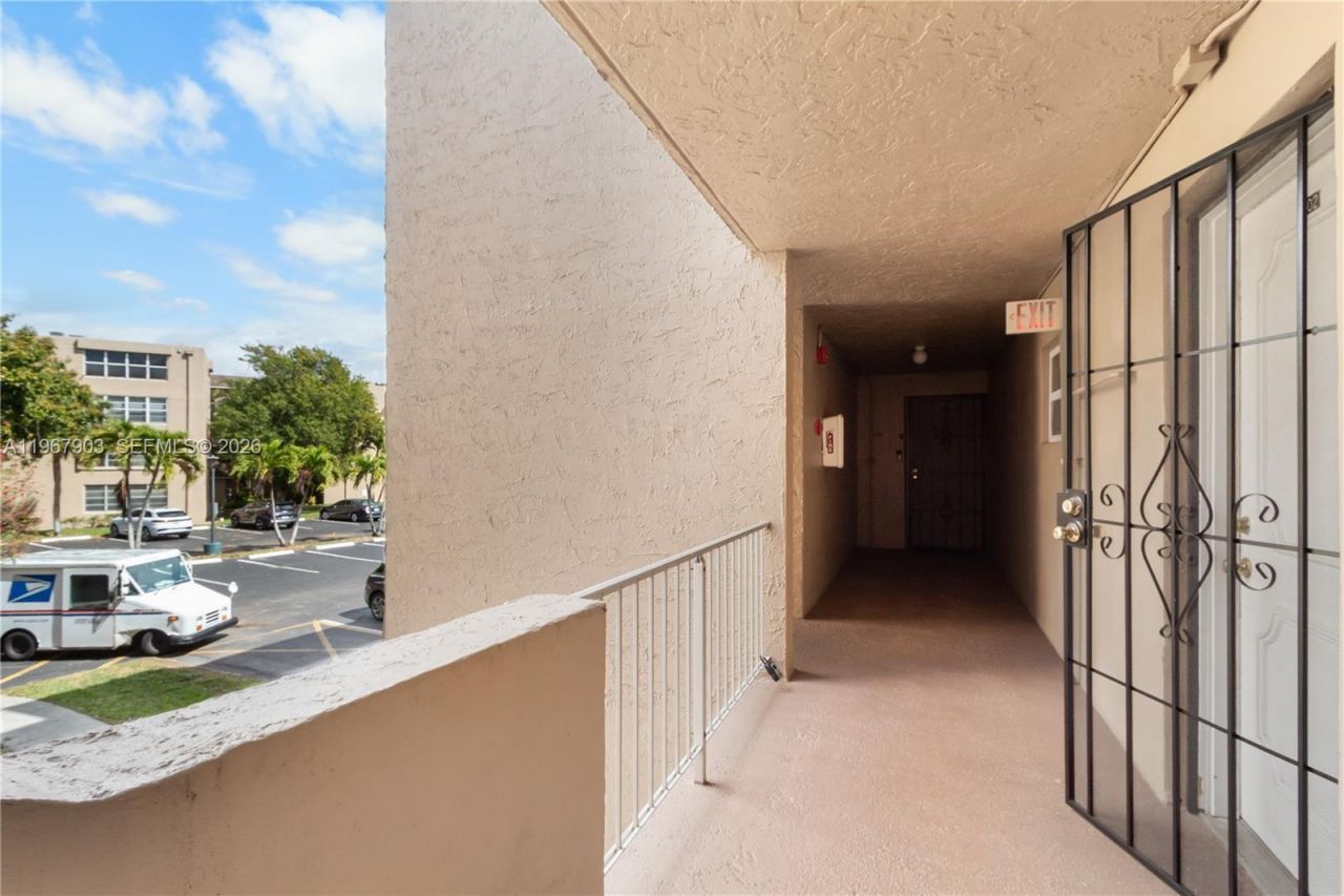 9440 Tangerine Pl, Unit 202, Davie, FL 33324 Photo