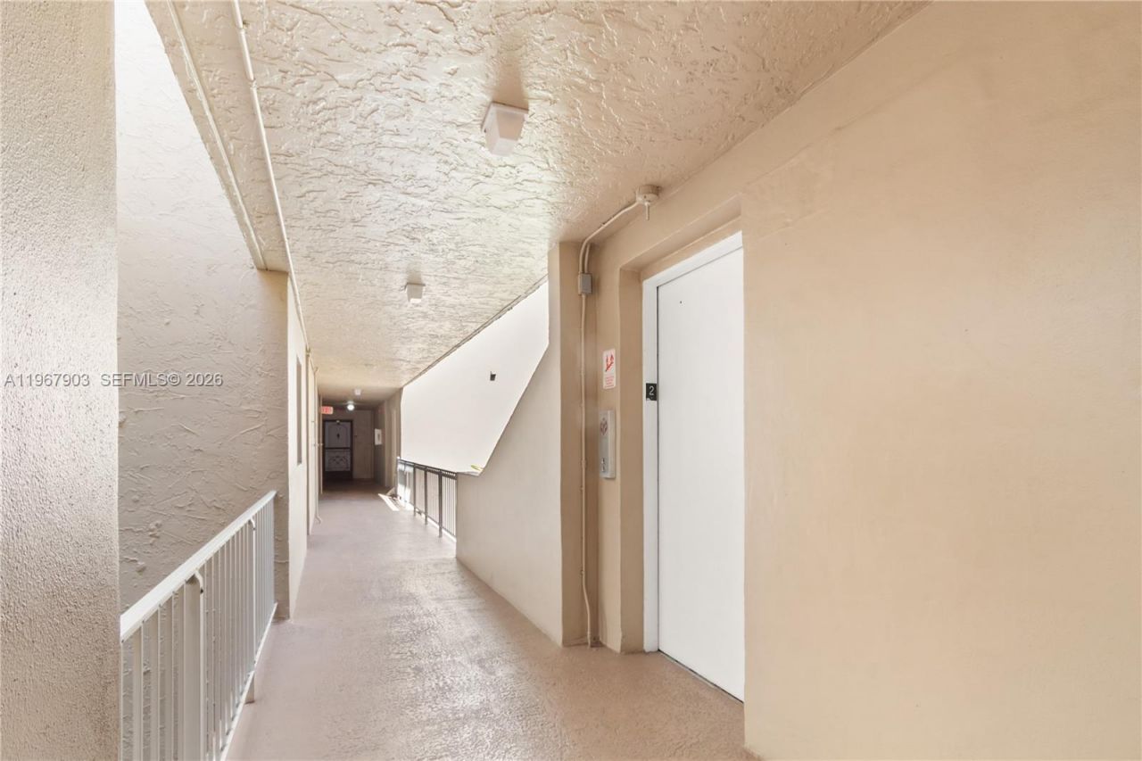 9440 Tangerine Pl, Unit 202, Davie, FL 33324 Photo