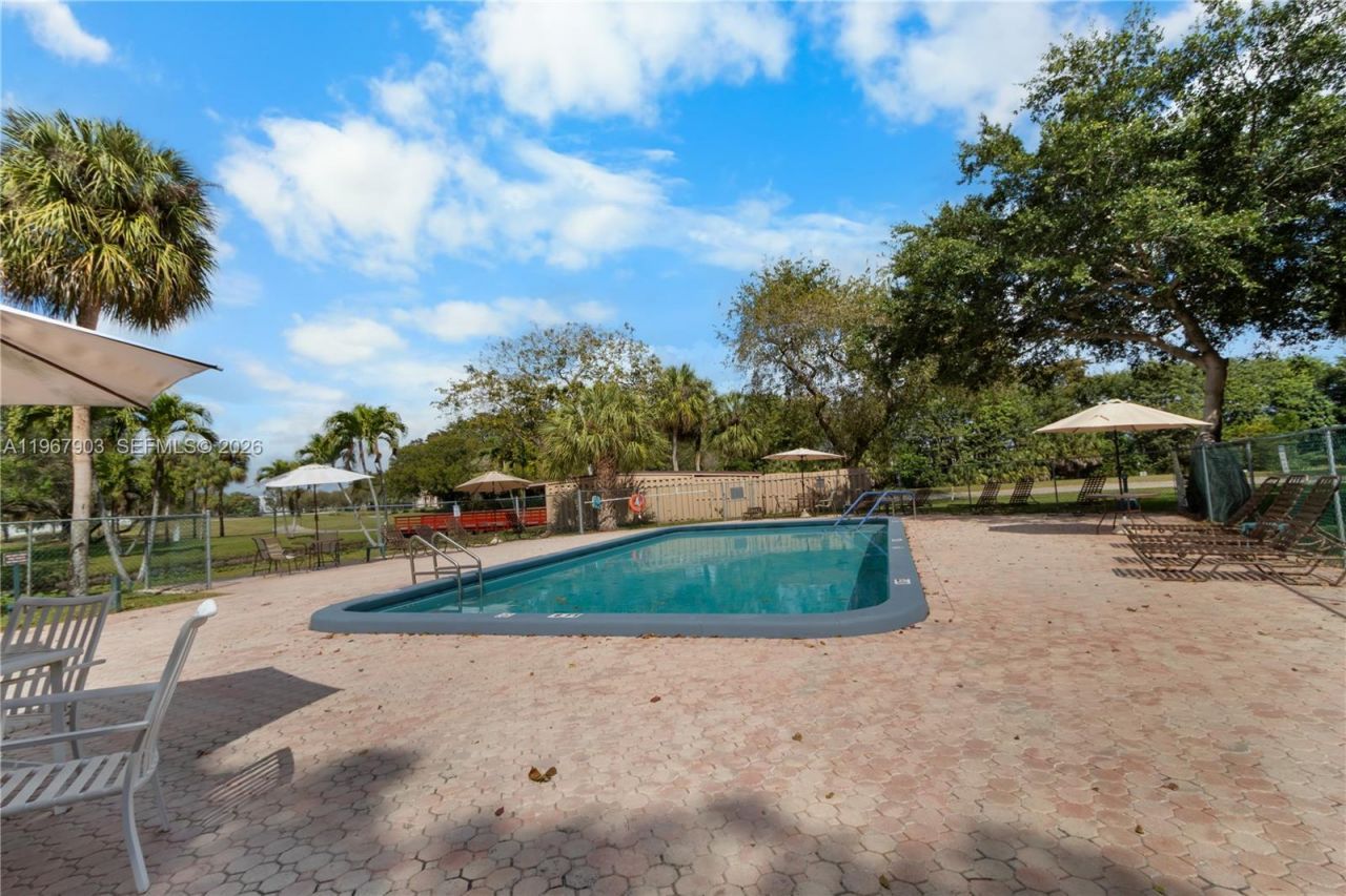 9440 Tangerine Pl, Unit 202, Davie, FL 33324 Photo