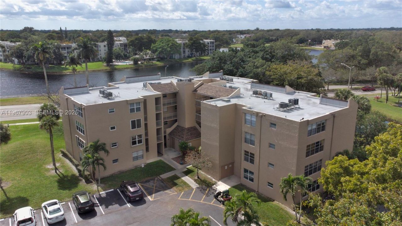 9440 Tangerine Pl, Unit 202, Davie, FL 33324 Photo