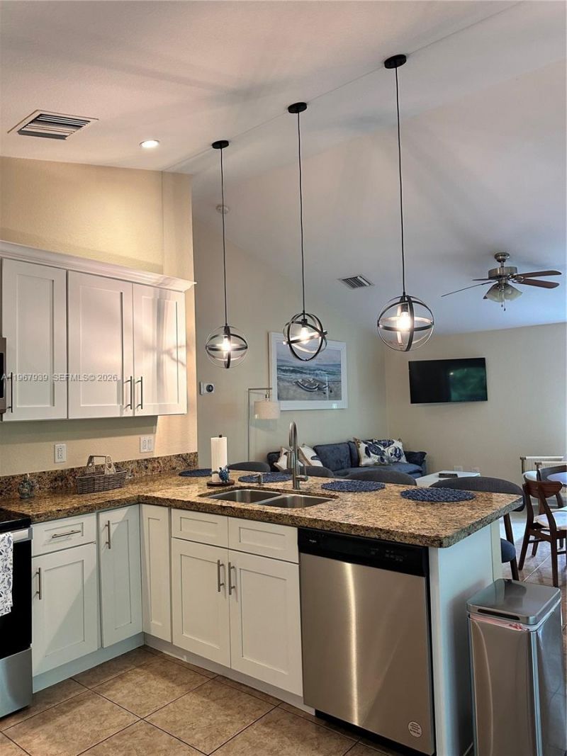 24 Tarpon Ave, Key Largo, FL 33037 Photo