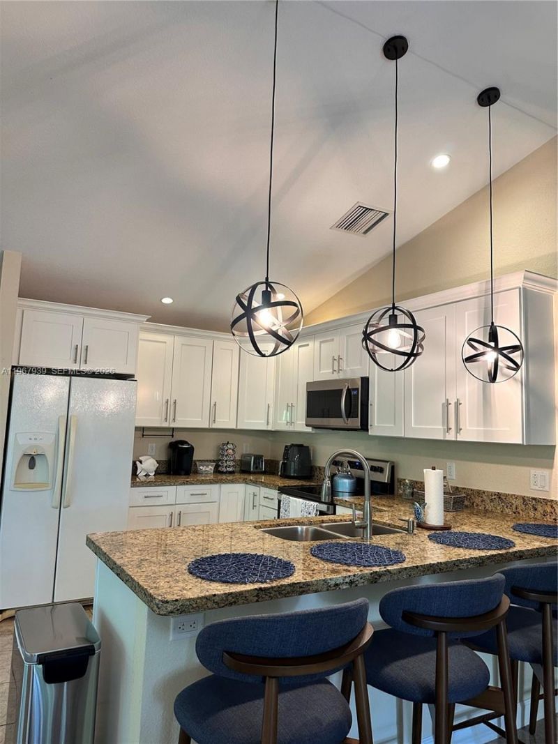 24 Tarpon Ave, Key Largo, FL 33037 Photo