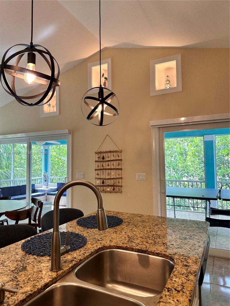 24 Tarpon Ave, Key Largo, FL 33037 Photo