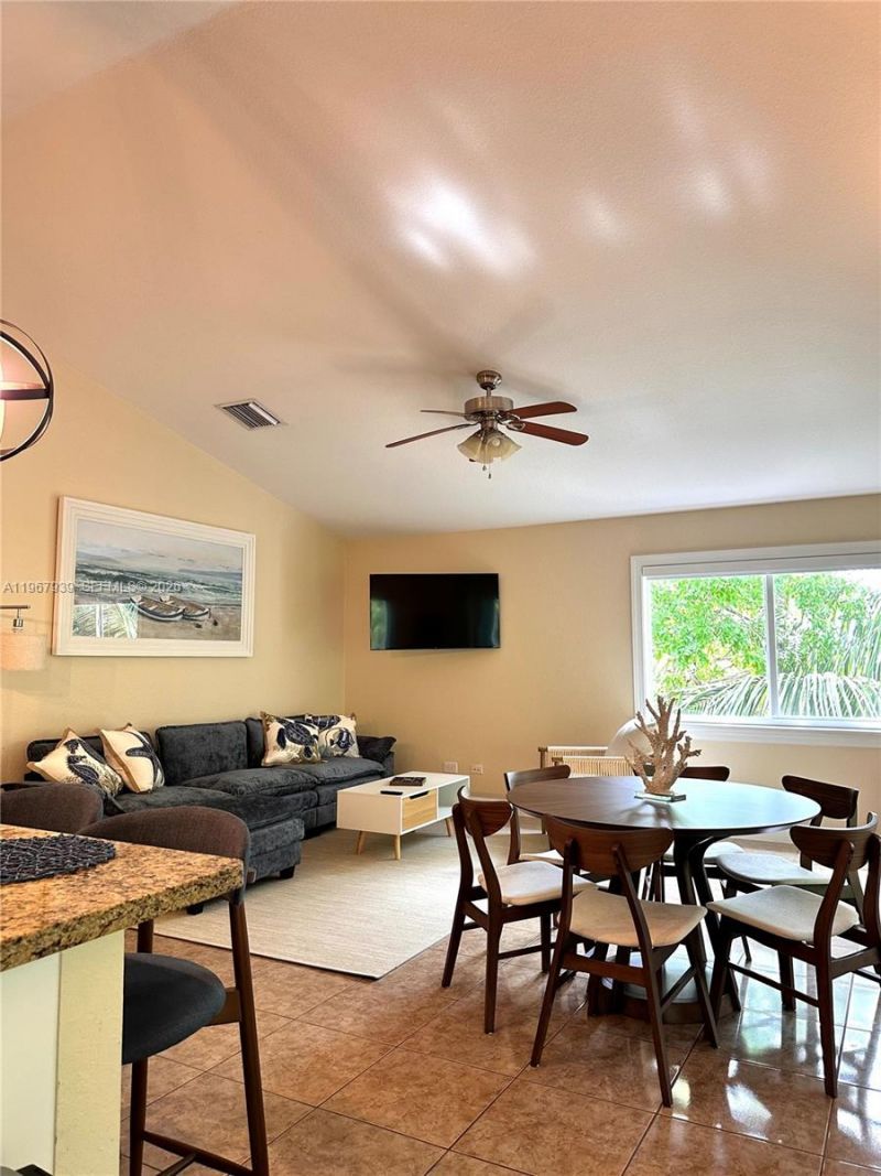 24 Tarpon Ave, Key Largo, FL 33037 Photo