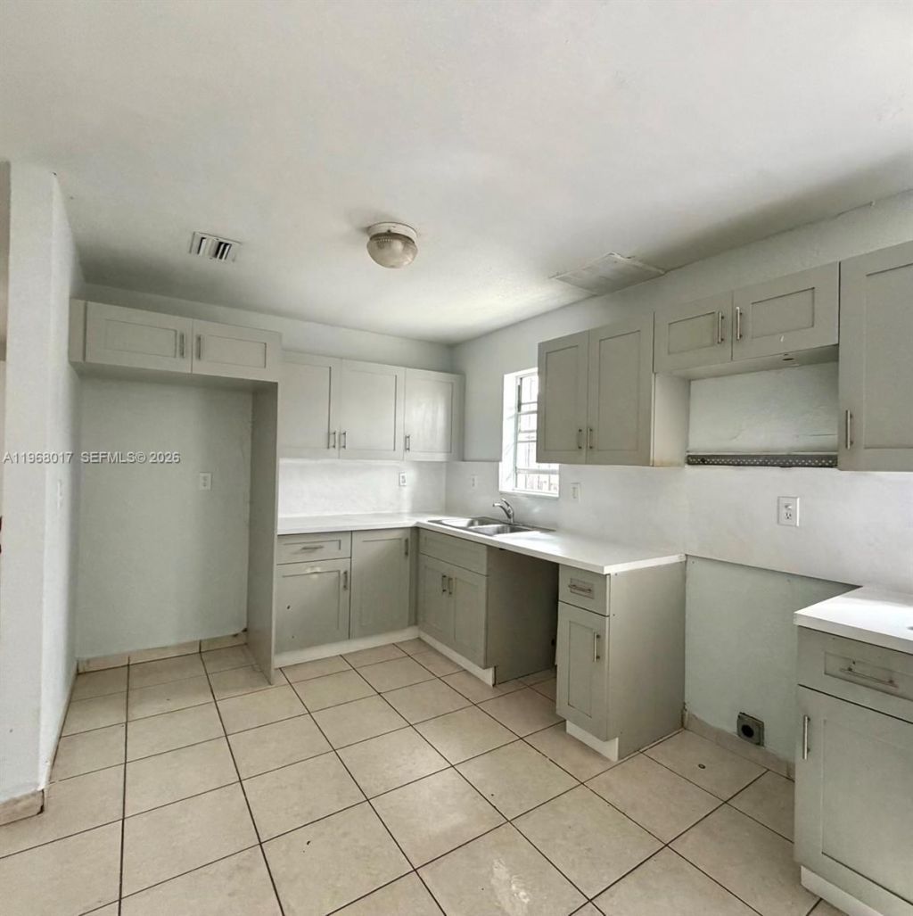 137xx SW 32nd St, Miami, FL 33175 Photo
