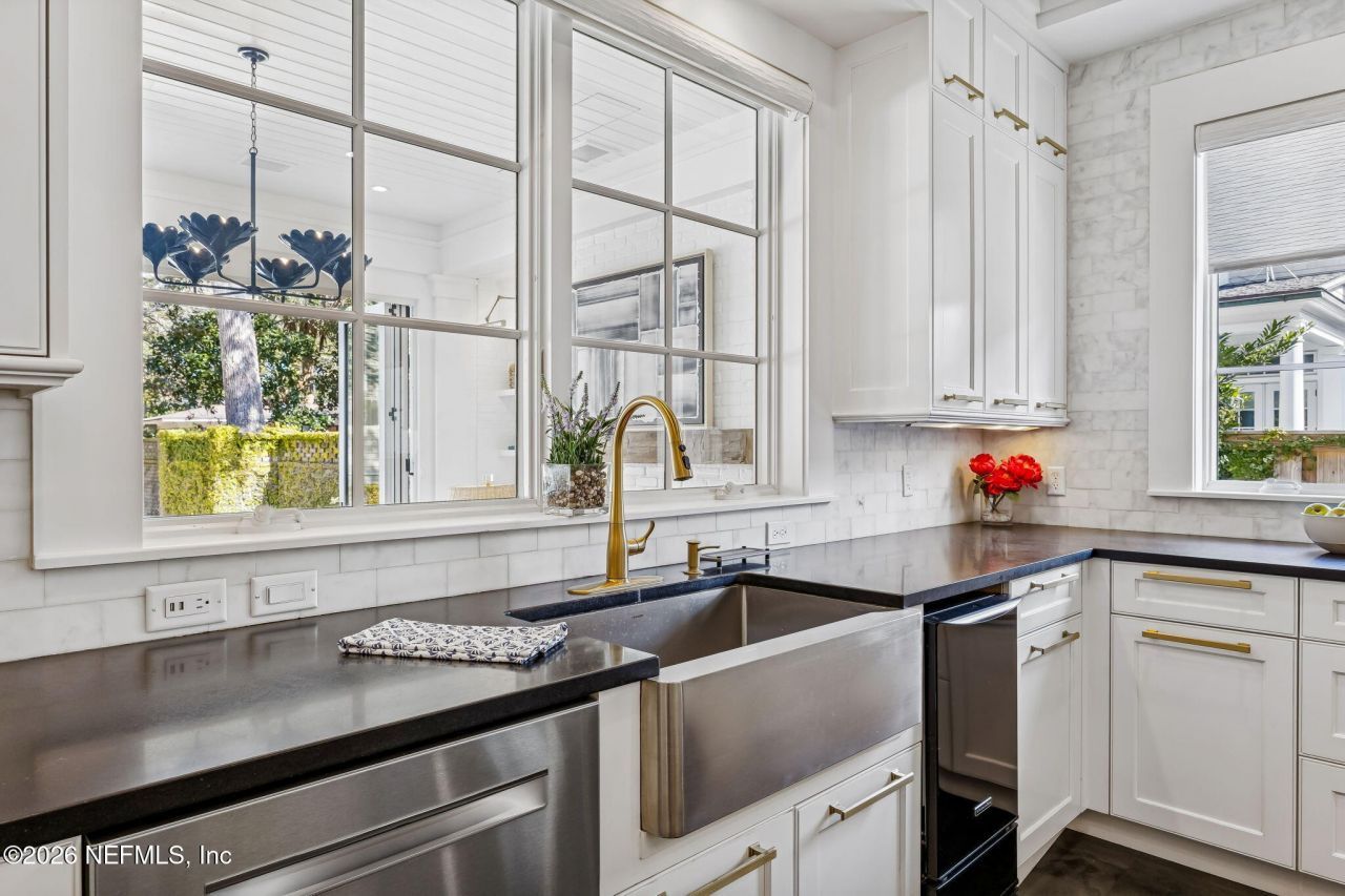 357 12th Street, Atlantic Beach, FL 32233 Photo