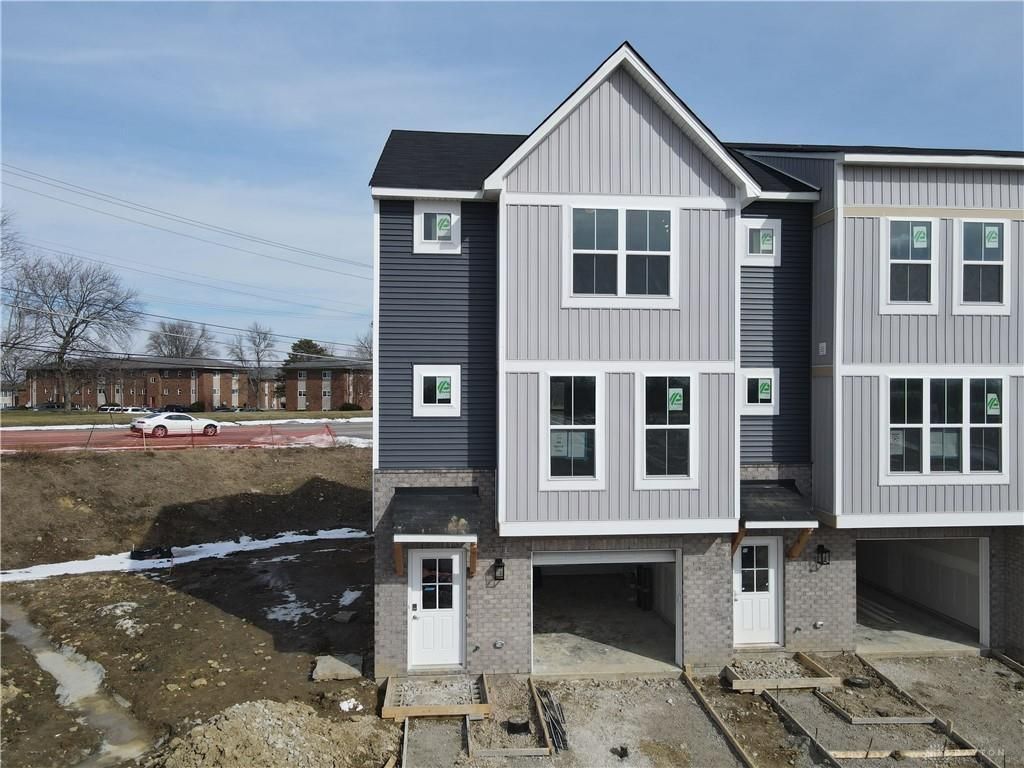 606 Brightview Place, Unit 32, Forest Park, OH 45240 Main Photo