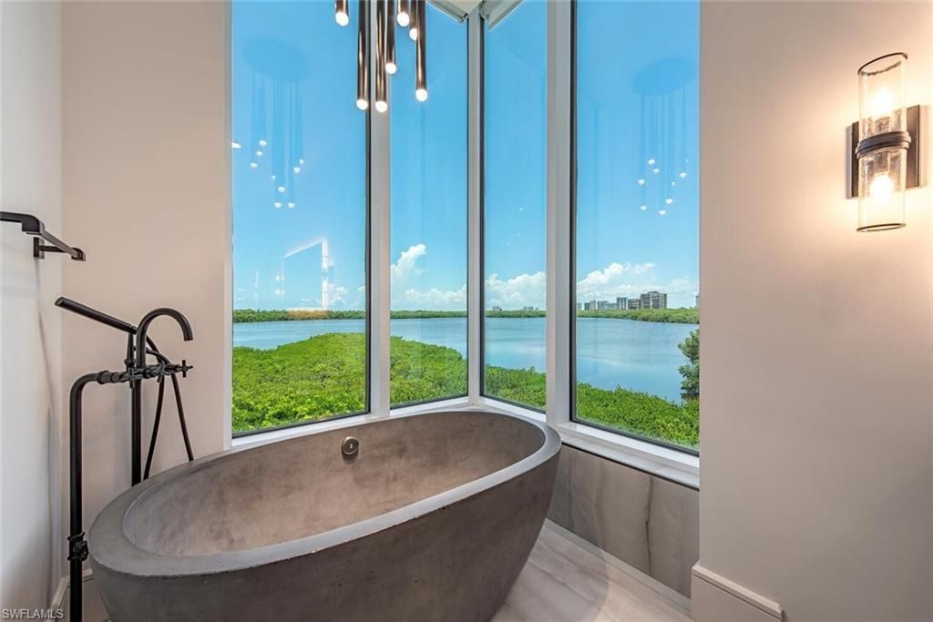 60 Seagate Dr , Unit 305, Naples, FL 34103 Photo