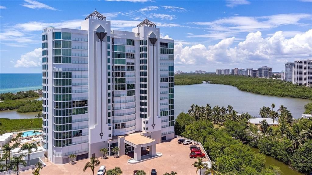 60 Seagate Dr , Unit 305, Naples, FL 34103 Photo