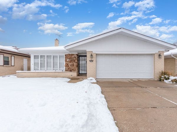 2913 Kensington Avenue, Westchester, IL 60154