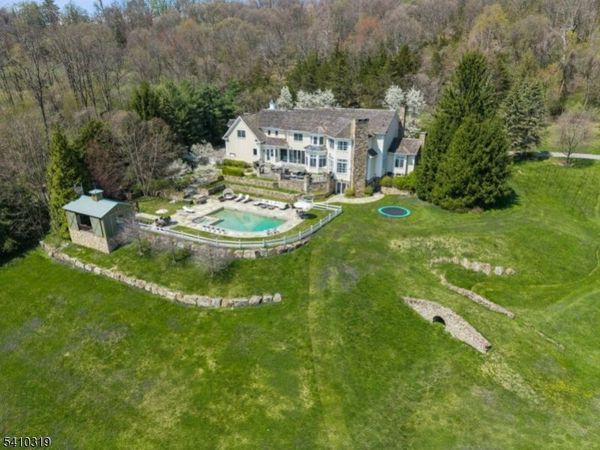91 Mosle Rd, Peapack Gladstone, NJ 07931