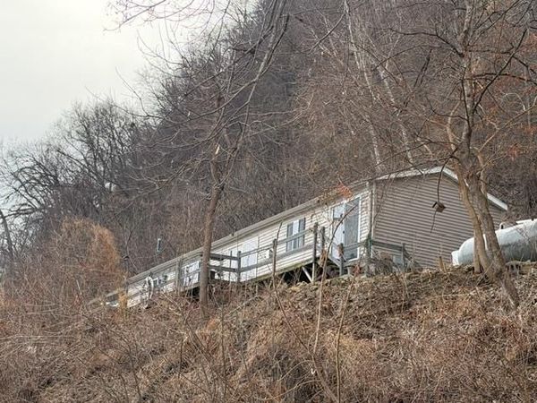 1632 River View Road, Lansing, IA 52151