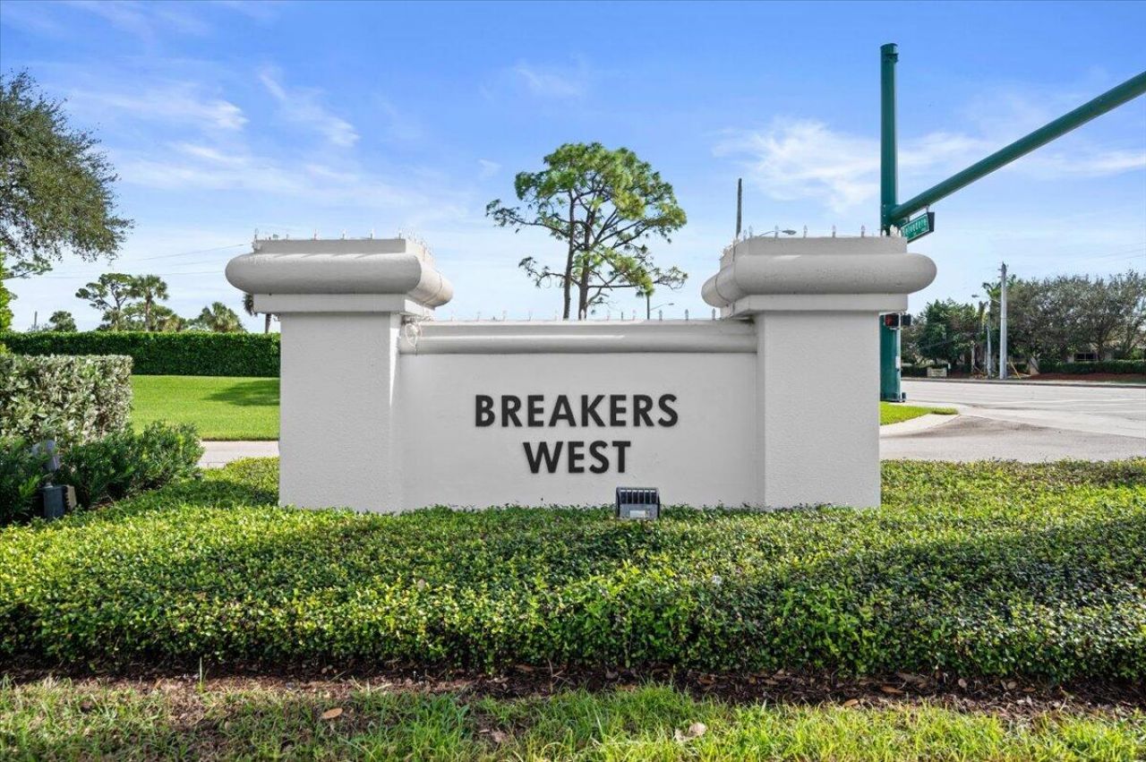 1338 Breakers West Boulevard, West Palm Beach, FL 33411 Photo