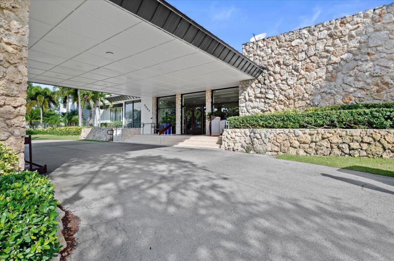 1338 Breakers West Boulevard, West Palm Beach, FL 33411 Photo