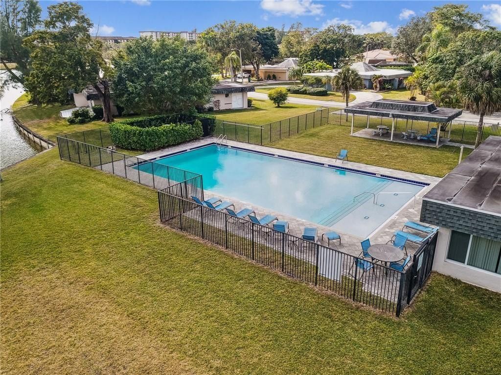 5704 S Travelers Palm, Tamarac, FL 33319 Photo