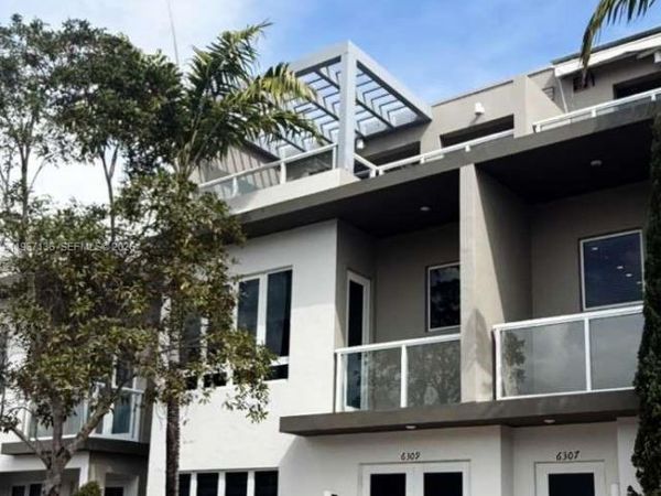 6309 NW 104 th Path , Doral, FL 33178