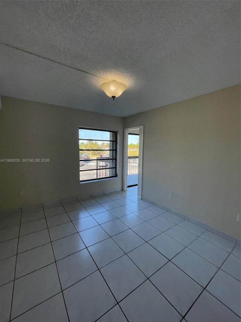 1350 SW 122nd Ave , Unit 212, Miami, FL 33184 Photo