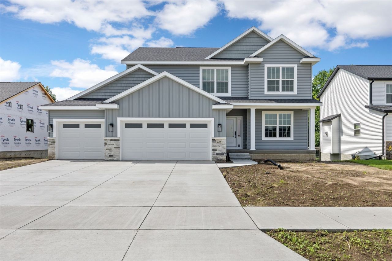233 Mccarran Avenue Ne, Cedar Rapids, IA 52402 Main Photo