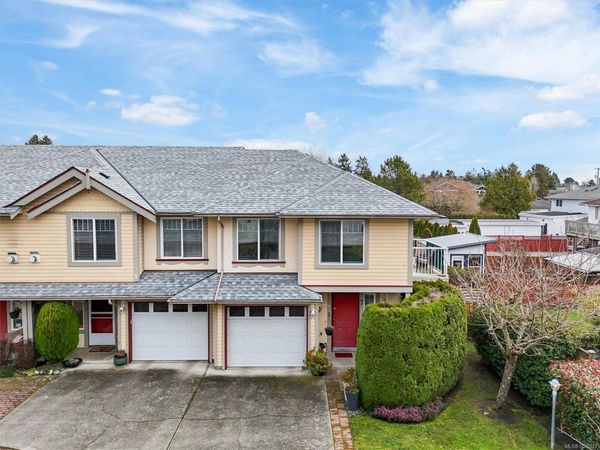 2715 Shelbourne St , Unit 7, Victoria, BC V8R 4M3