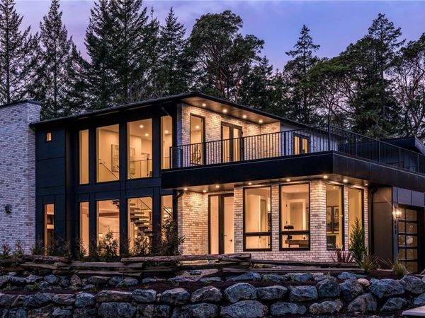 609 Medalist Ave, Colwood, BC V9C 0R7