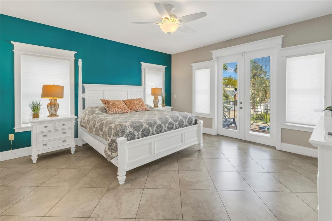 105 4th Street S, Bradenton Beach, FL 34217 Photo