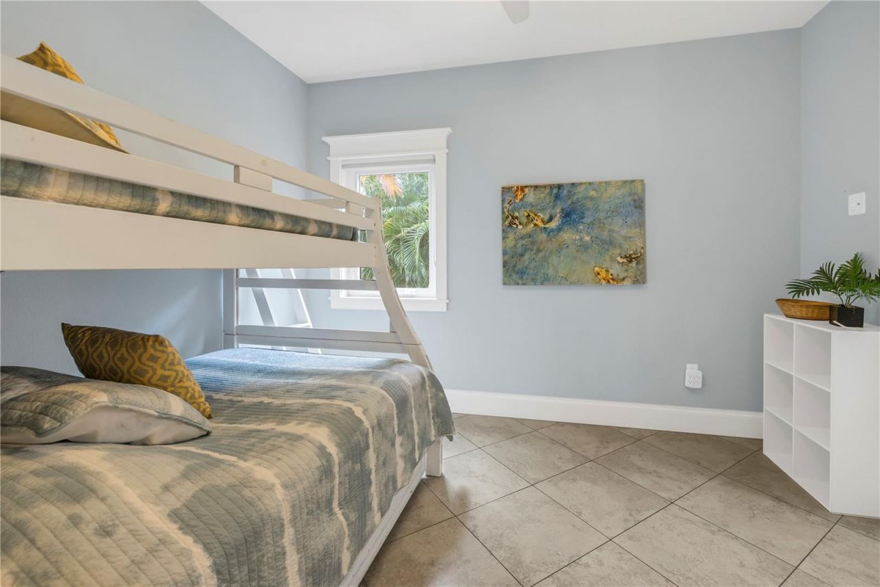 105 4th Street S, Bradenton Beach, FL 34217 Photo