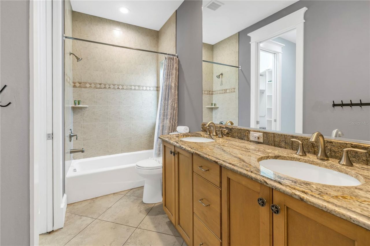 105 4th Street S, Bradenton Beach, FL 34217 Photo