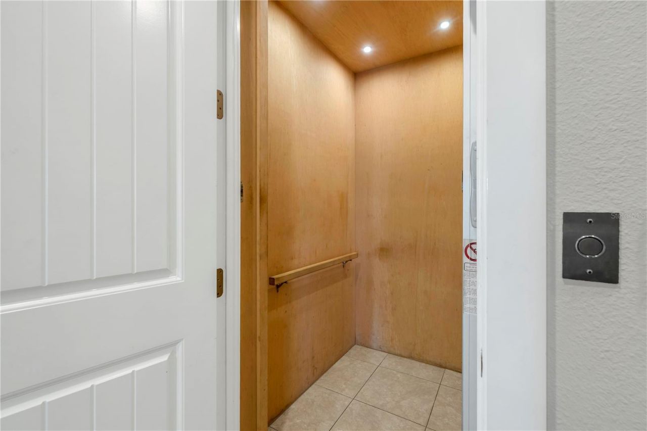 105 4th Street S, Bradenton Beach, FL 34217 Photo