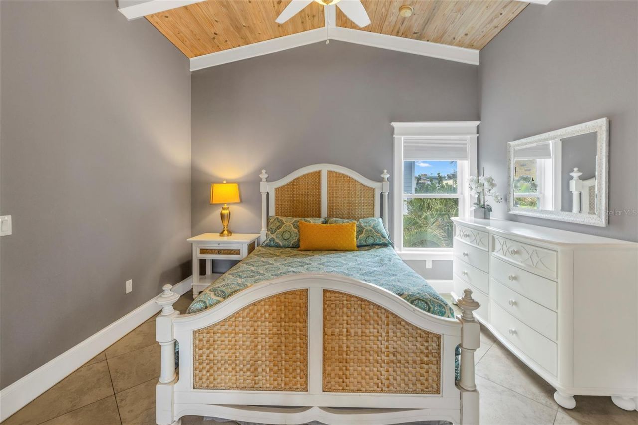 105 4th Street S, Bradenton Beach, FL 34217 Photo