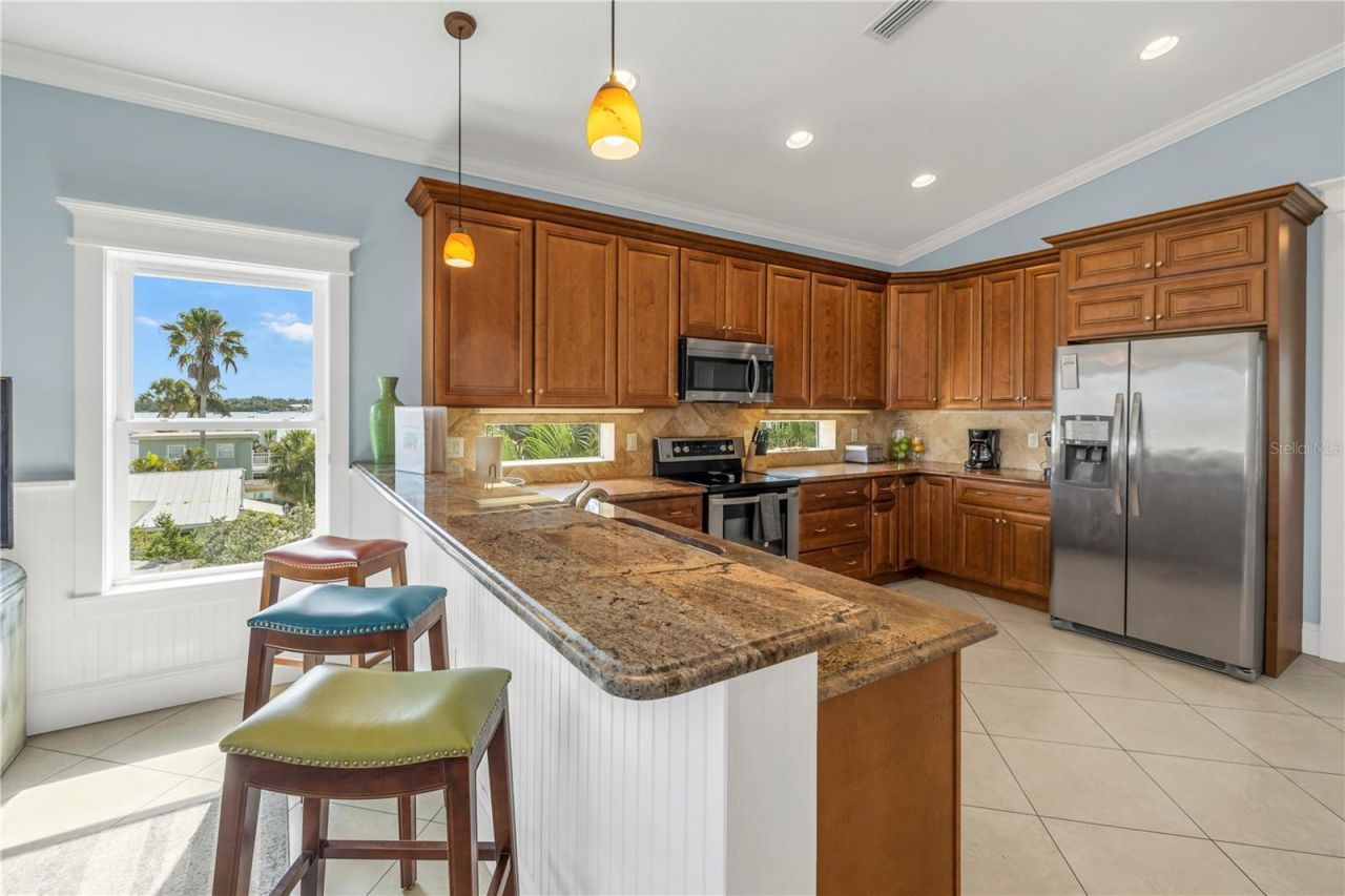 105 4th Street S, Bradenton Beach, FL 34217 Photo