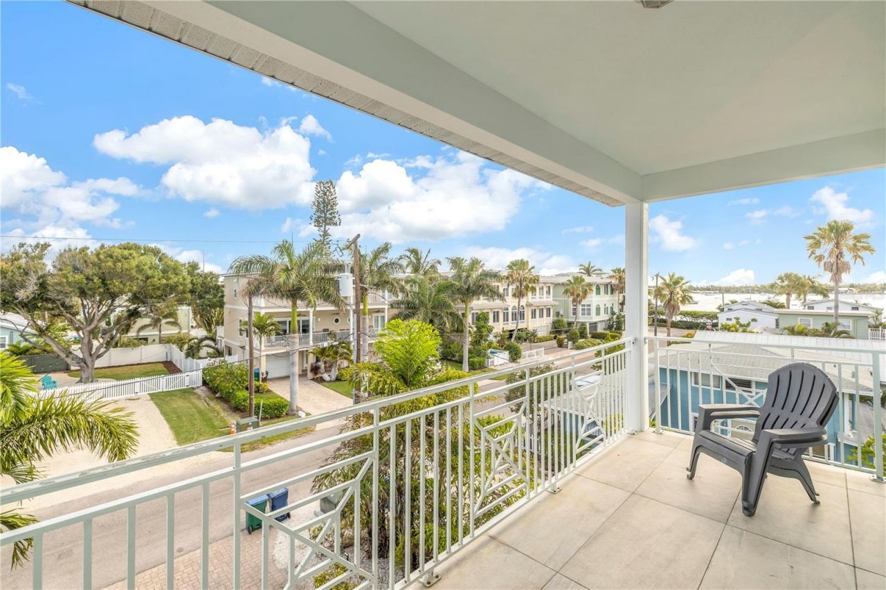 105 4th Street S, Bradenton Beach, FL 34217 Photo