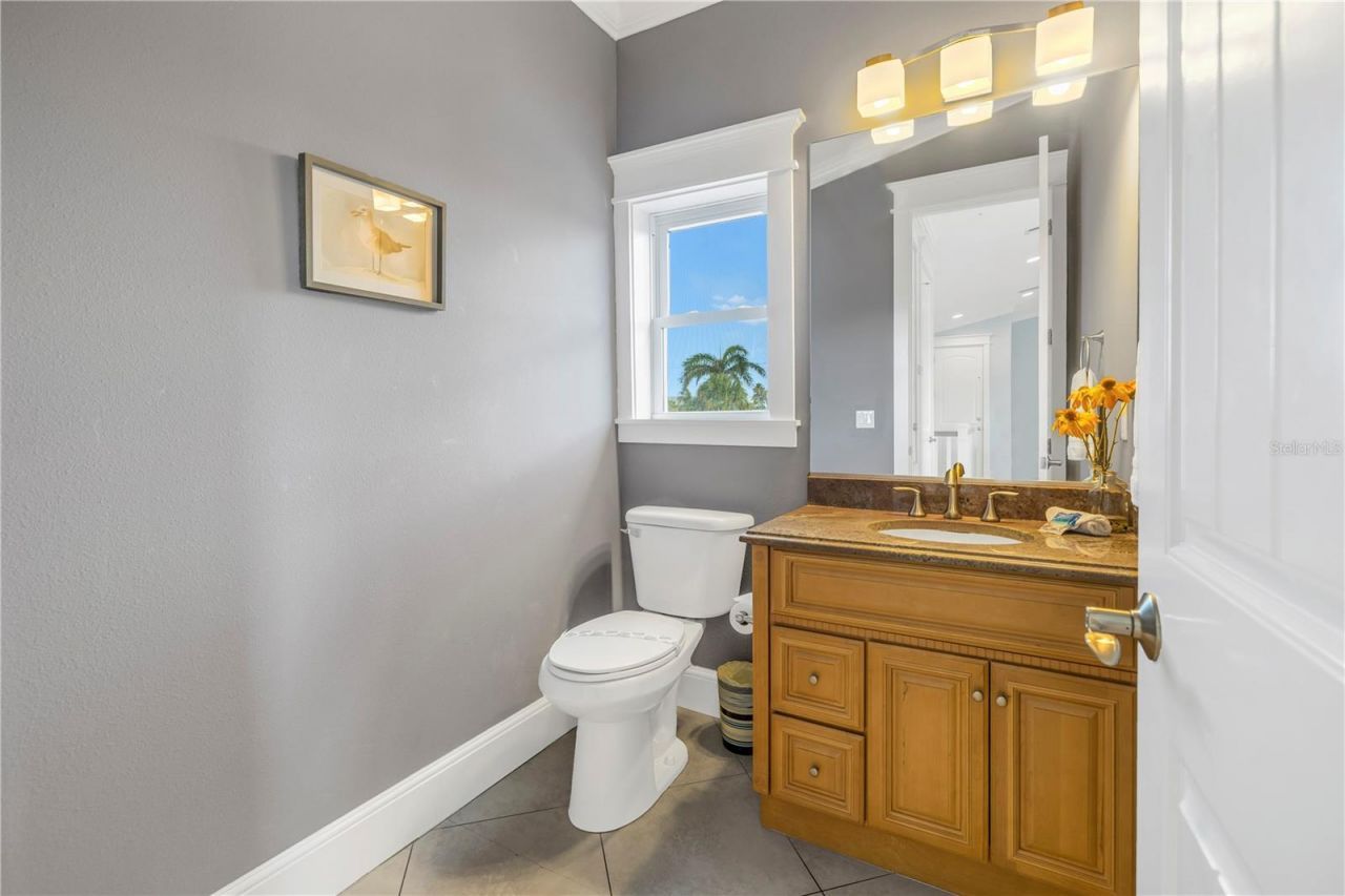 105 4th Street S, Bradenton Beach, FL 34217 Photo