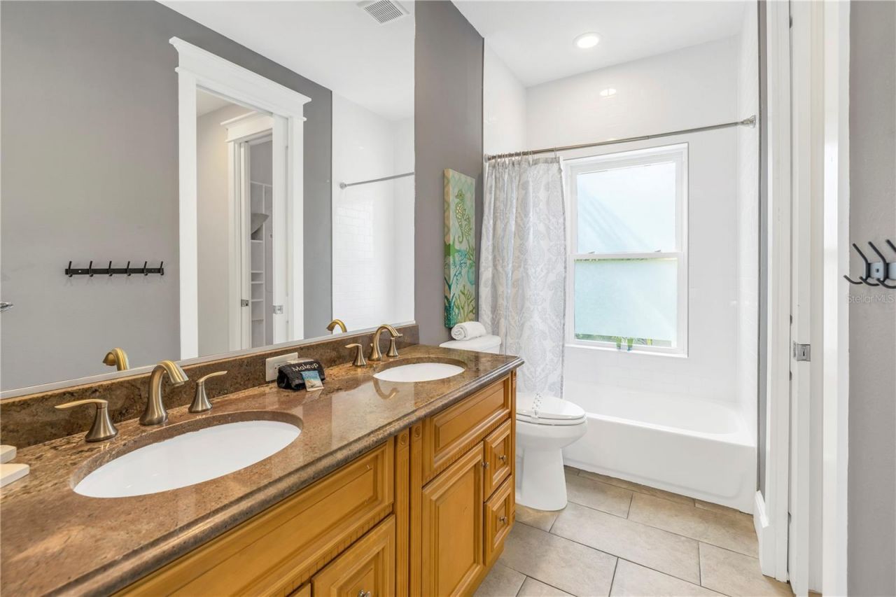 105 4th Street S, Bradenton Beach, FL 34217 Photo