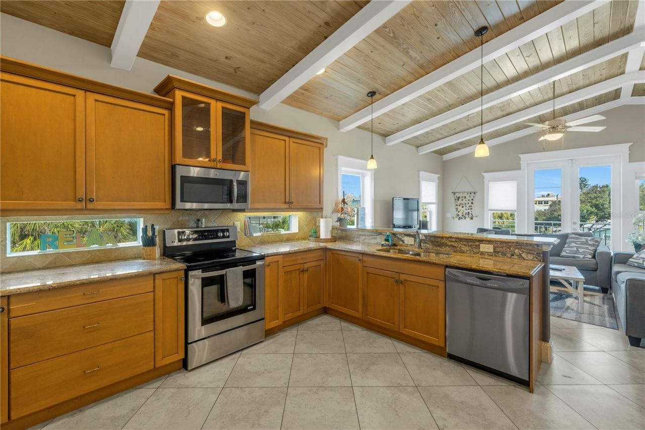 105 4th Street S, Bradenton Beach, FL 34217 Photo