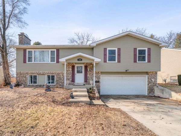 220 N Rosedale Avenue, Aurora, IL 60506