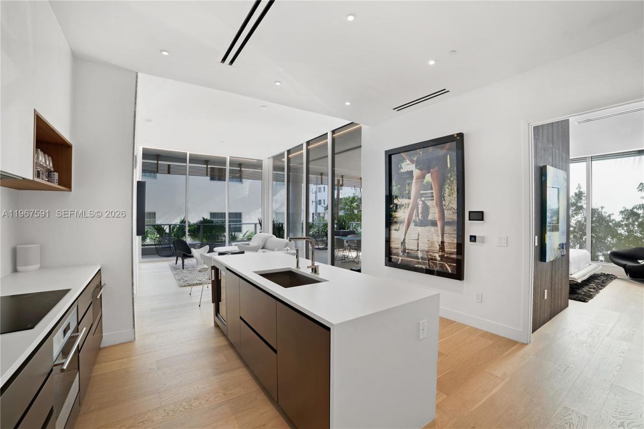 304 Ocean Dr , Unit 102, Miami Beach, FL 33139 Photo