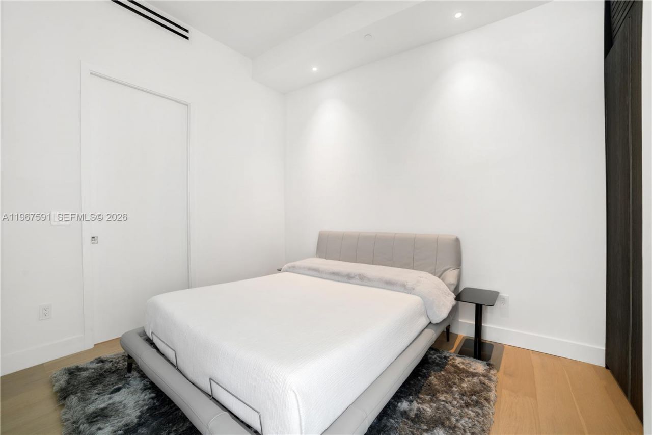 304 Ocean Dr , Unit 102, Miami Beach, FL 33139 Photo